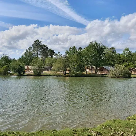 Kamp alanı Huttopia De L'uby - Gers *